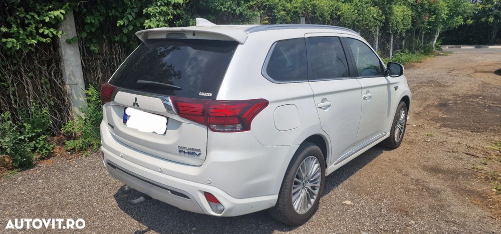 Mitsubishi Outlander PHEV 2.4 L 4X4 Instyle+ - 13