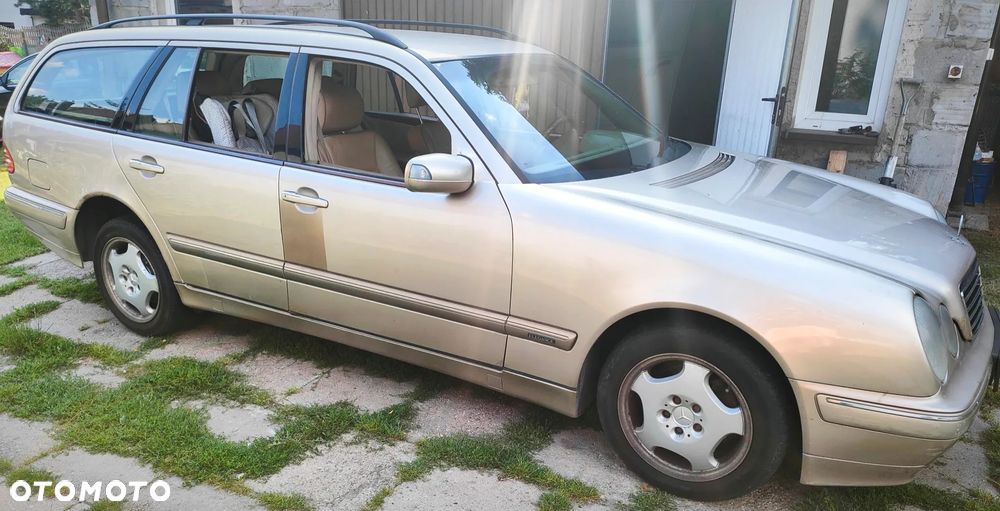 Mercedes-Benz Klasa E 320 T CDI Elegance - 3