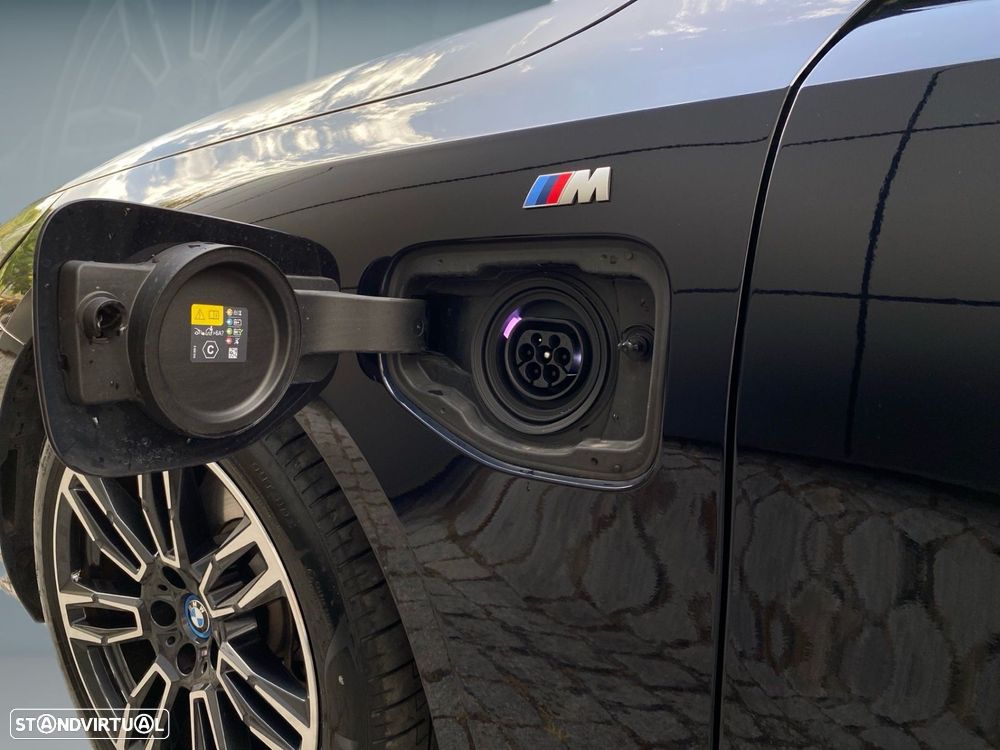 BMW 530 e Pack Desportivo M - 3