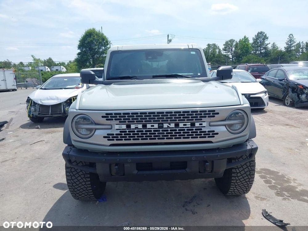 Ford Bronco - 3