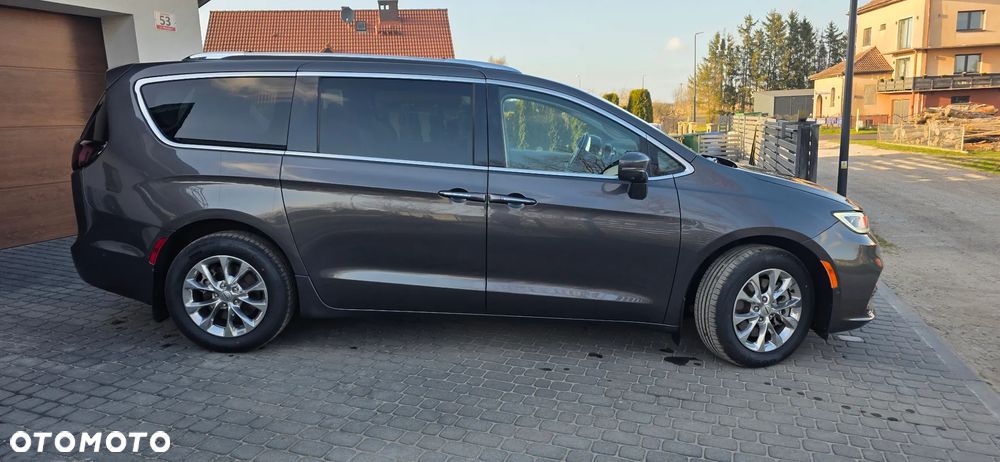 Chrysler Pacifica - 2