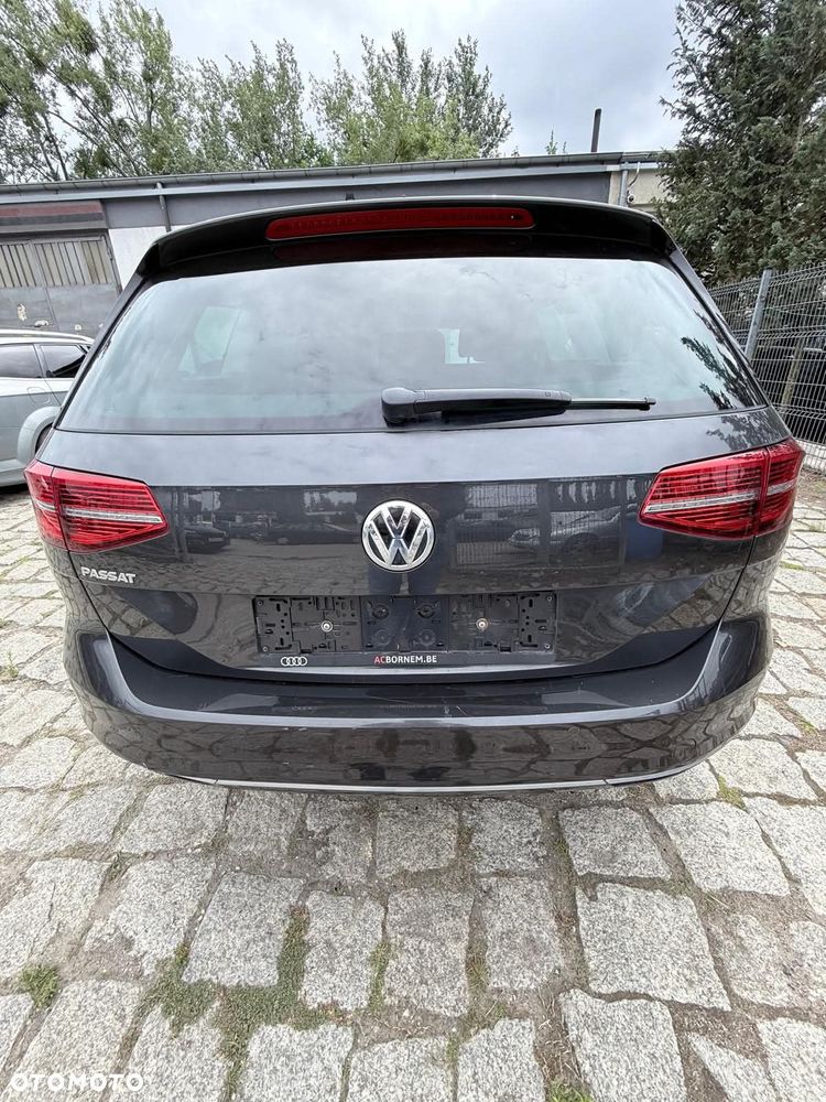 Volkswagen Passat - 4