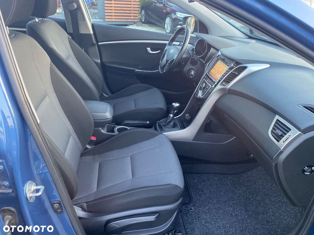 Hyundai i30 blue Kombi 1.4 YES Gold - 26