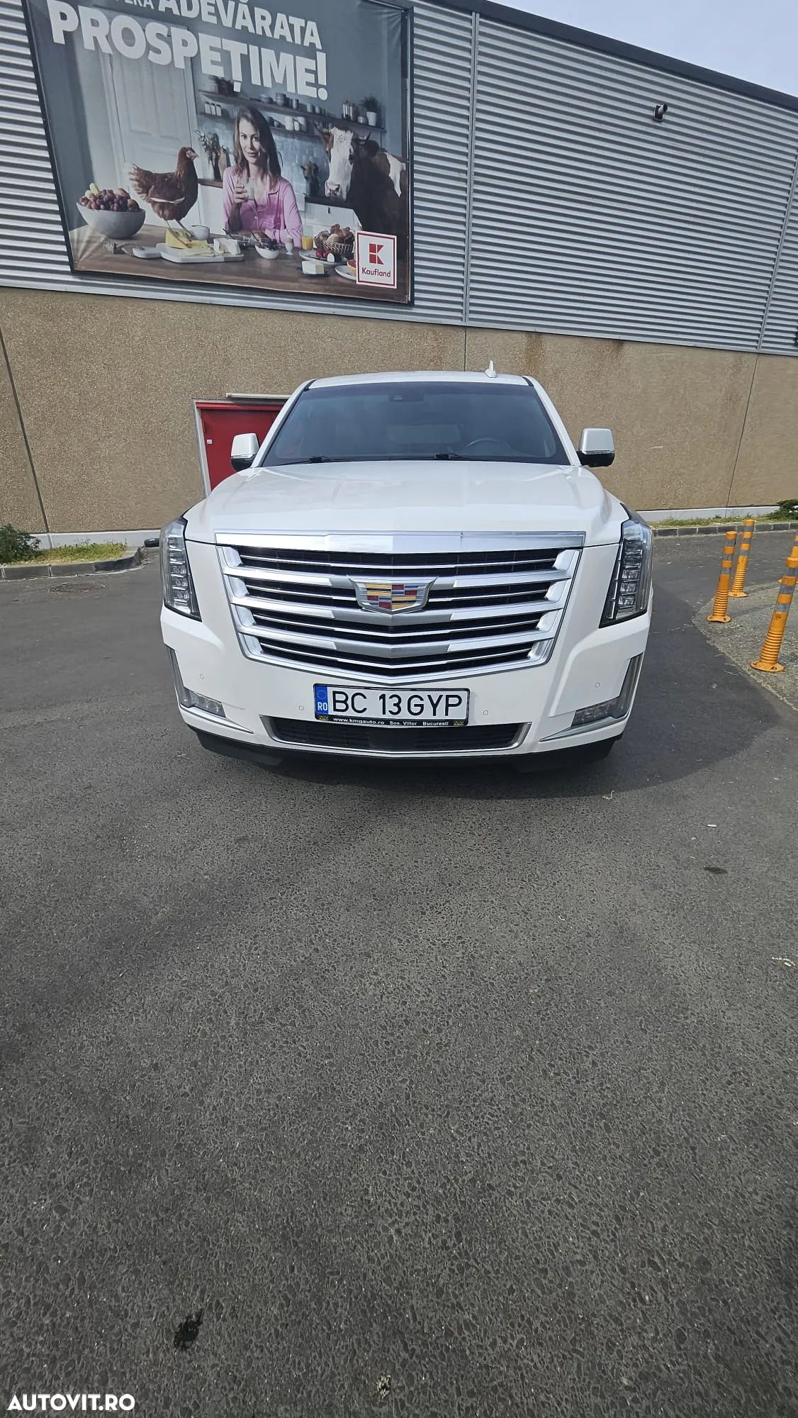 Cadillac Escalade - 3