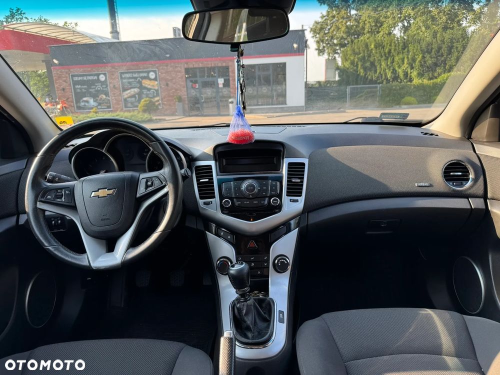 Chevrolet Cruze 1.6 LT - 9