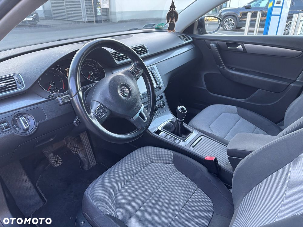 Volkswagen Passat 2.0 TDI Comfortline - 5