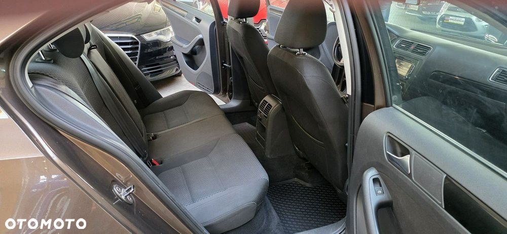 Volkswagen Jetta - 14