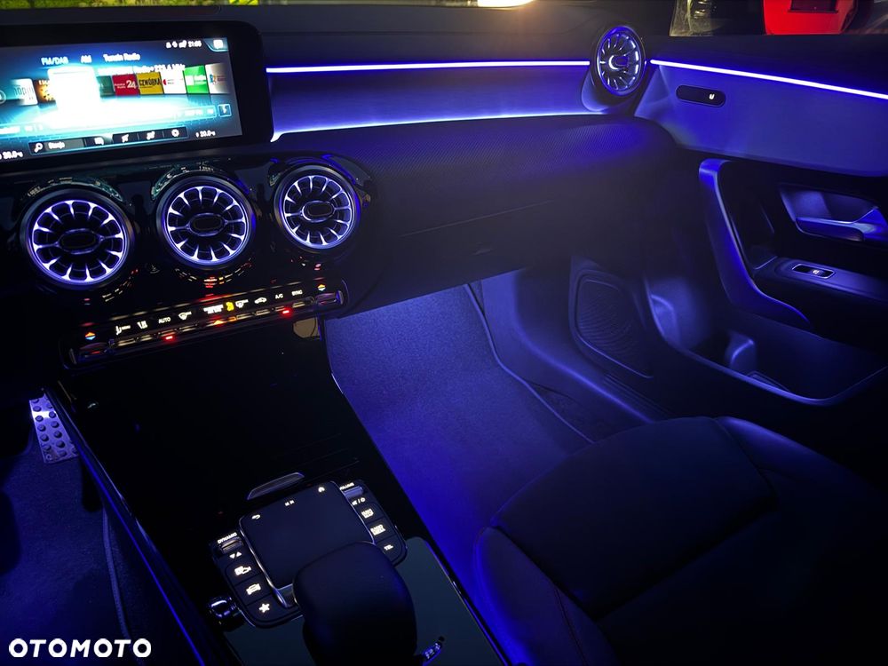 Mercedes-Benz CLA 180 AMG Line 7G-DCT - 17