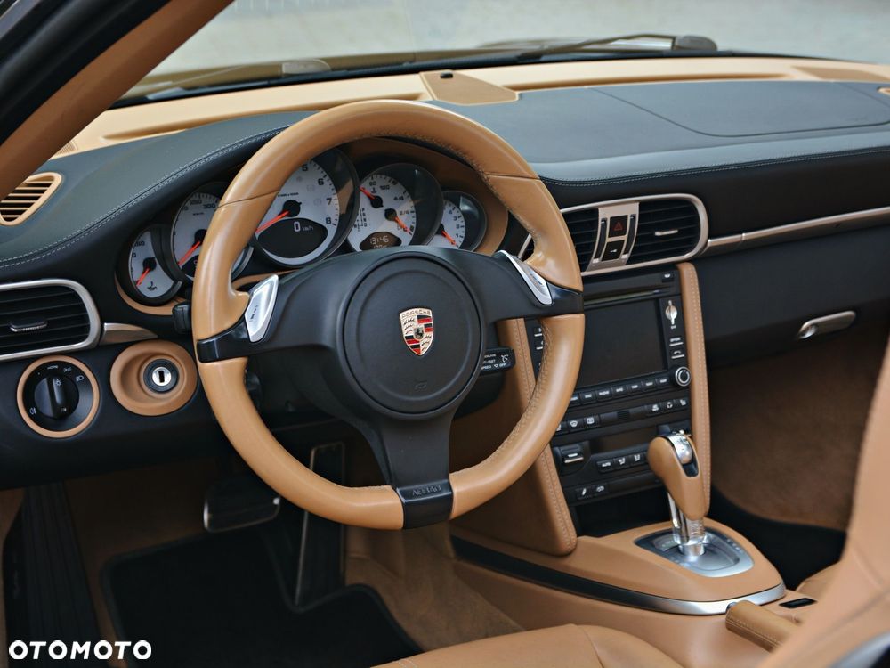 Porsche 911 Carrera 4S PDK - 19