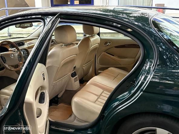 Jaguar S-Type 3.0 V6 Executive Auto. - 6