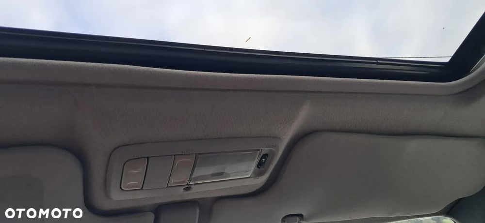 Toyota RAV4 2.0 - 9