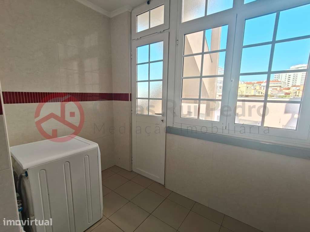 Apartamento T5 com terraço e duas varandas no Arreiro - Grande imagem: 5/21
