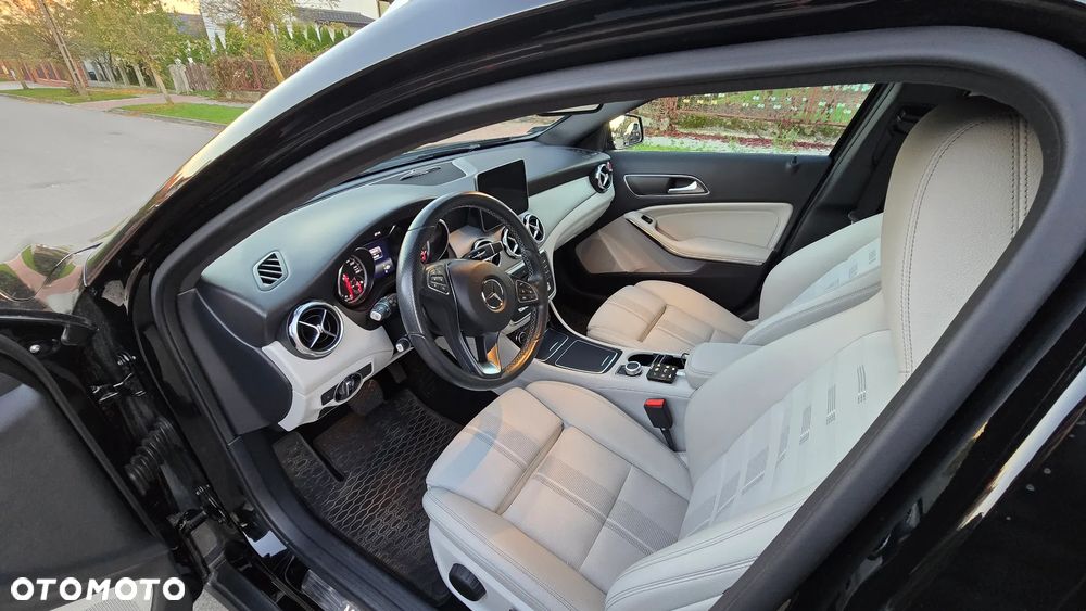 Mercedes-Benz GLA 200 7G-DCT AMG Line - 20