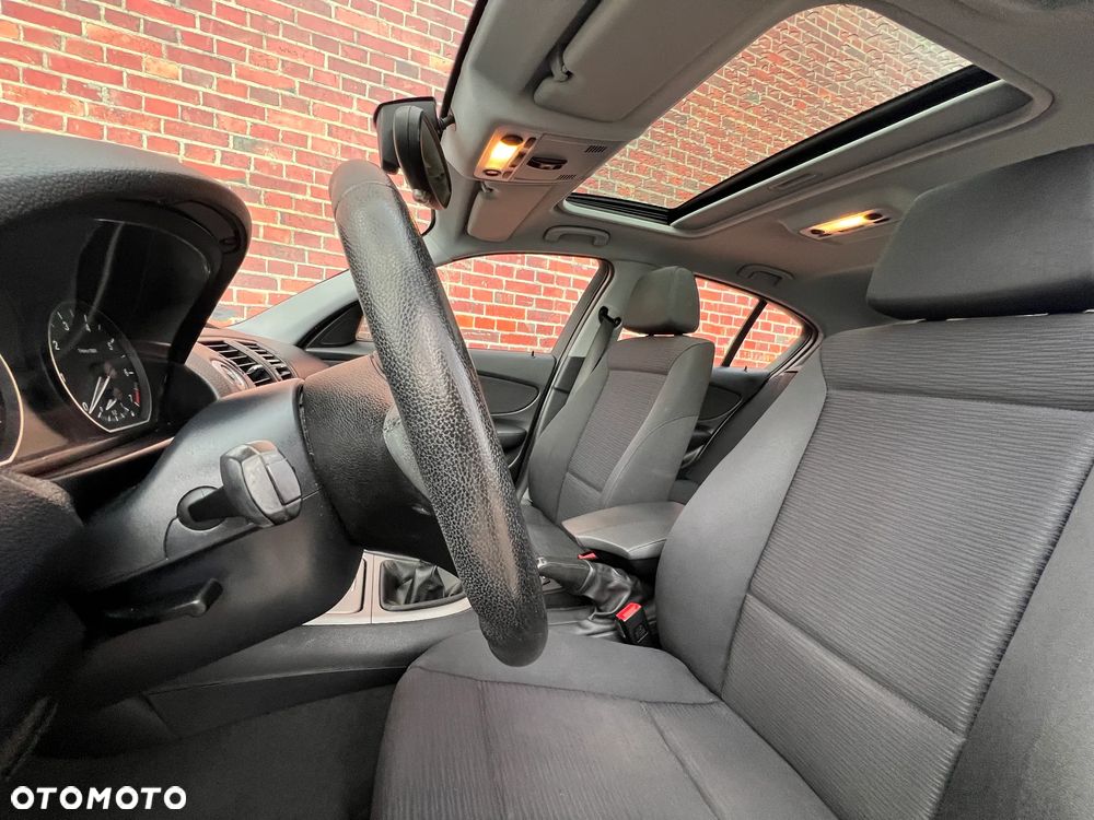 BMW Seria 1 116i - 13