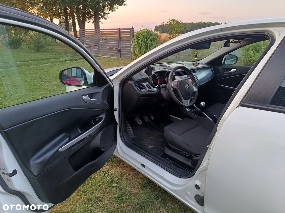Alfa Romeo Giulietta 1.6 JTDM Distinctive - 9