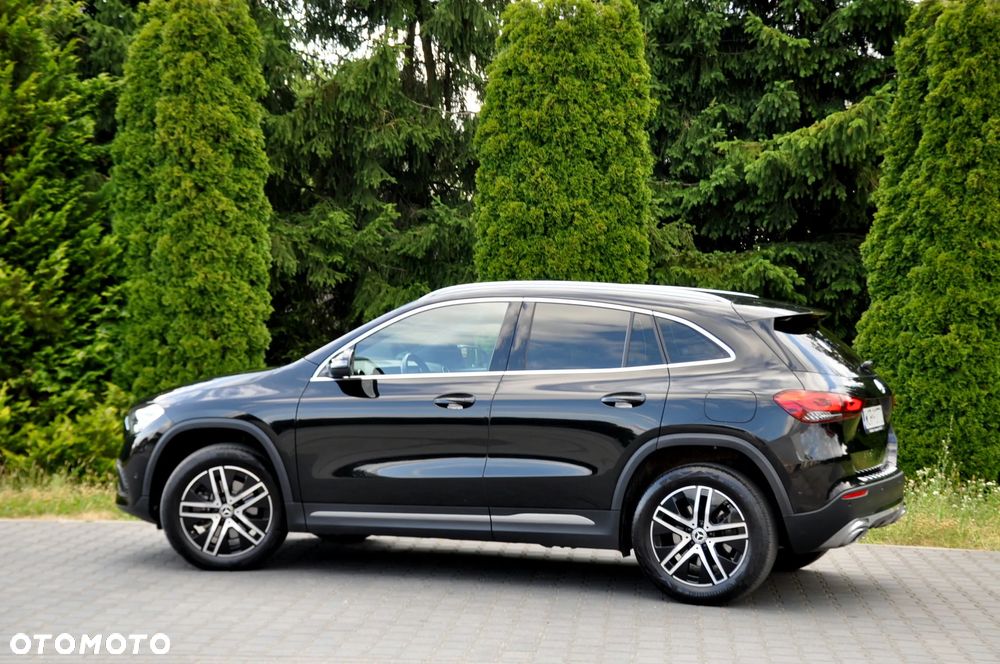 Mercedes-Benz GLA - 13