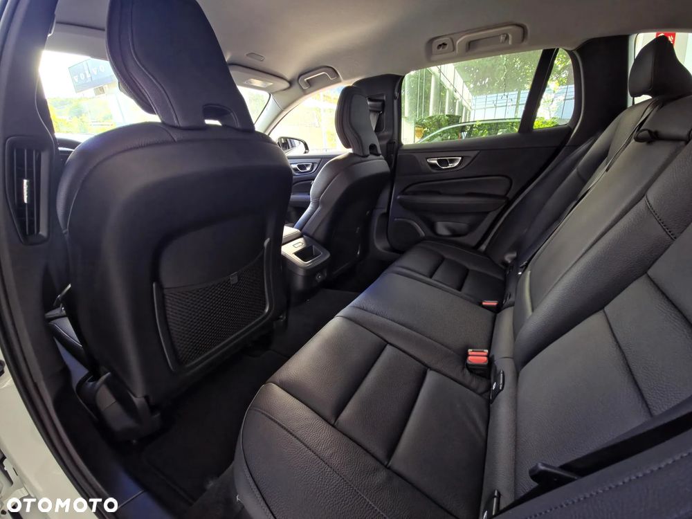 Volvo V60 B4 B Plus Dark - 9