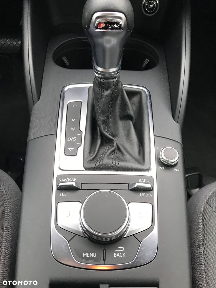 Audi A3 Limousine 30 TFSI S tronic design - 5