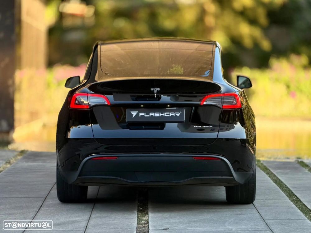 Tesla Model Y Long Range Dual Motor AWD - 12