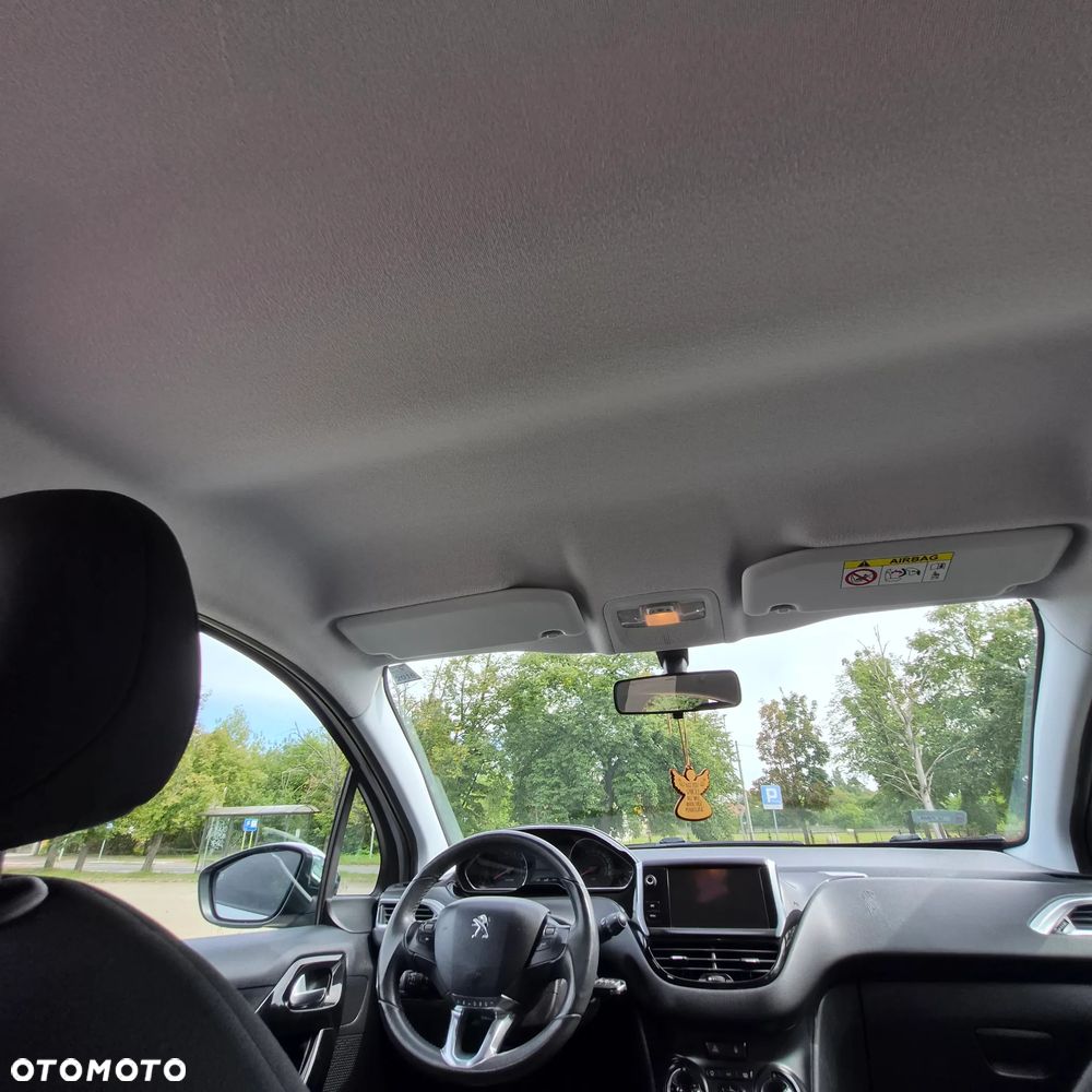 Peugeot 208 - 23