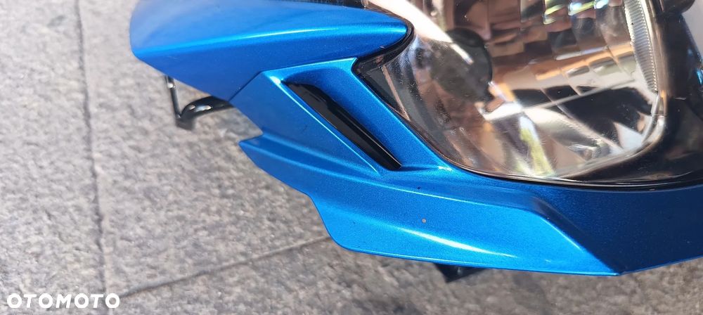 SUZUKI GSR 750 LAMPA PRZÓD REFLEKTOR CZASZA OWIEWKA STELAŻ - 2