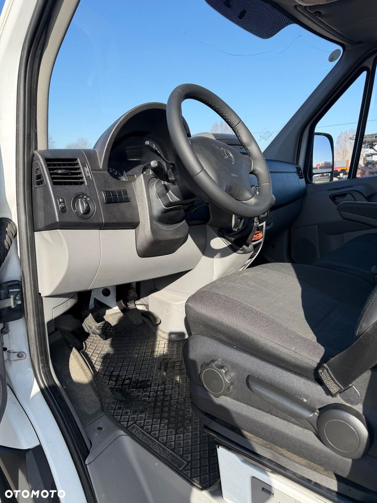 Mercedes-Benz Sprinter - 11