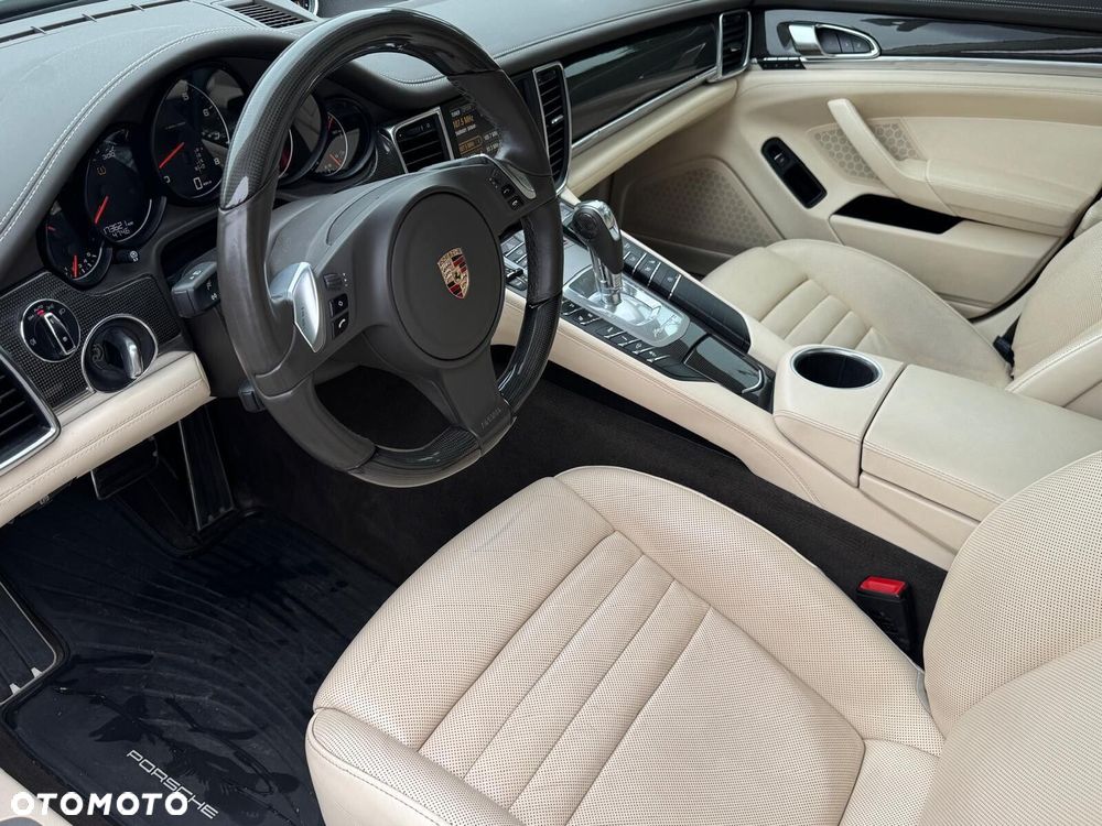 Porsche Panamera 4 - 25