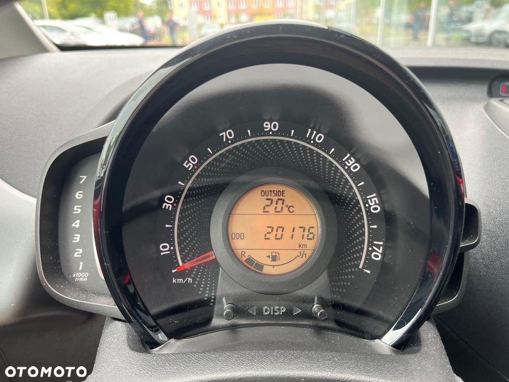 Toyota Aygo x-play - 9
