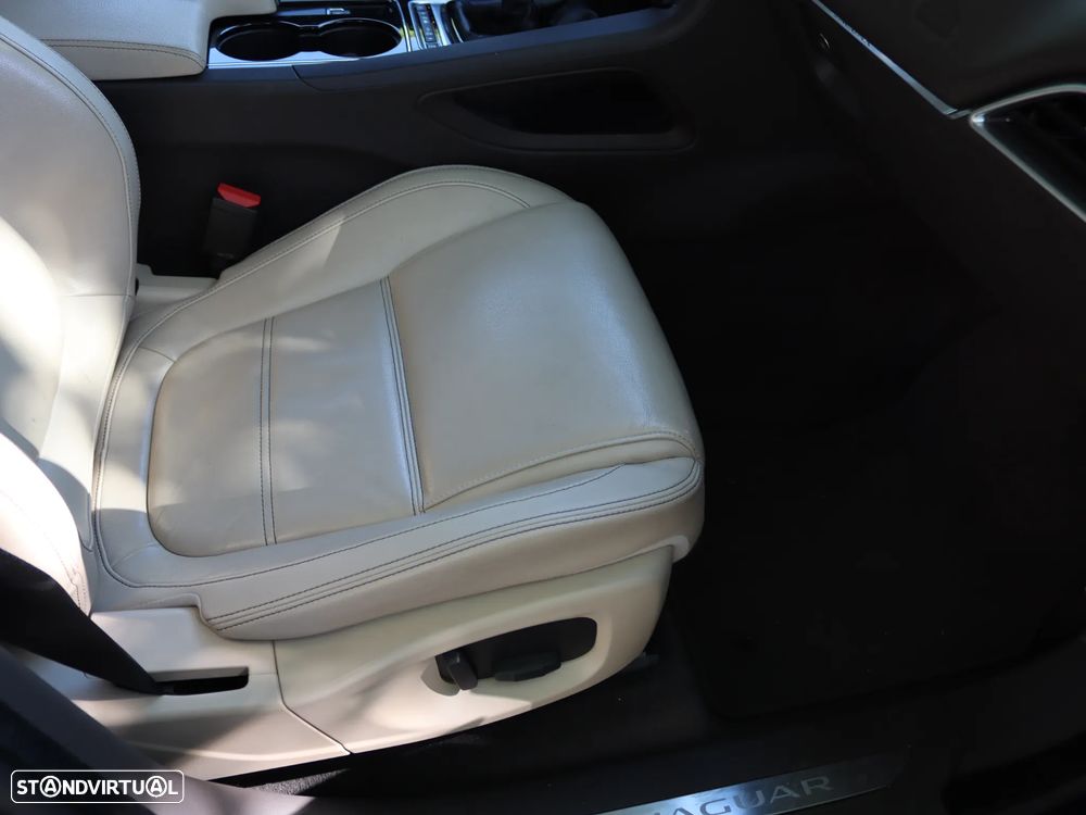 Jaguar F-Pace 2.0 i4D Prestige AWD Aut. - 8