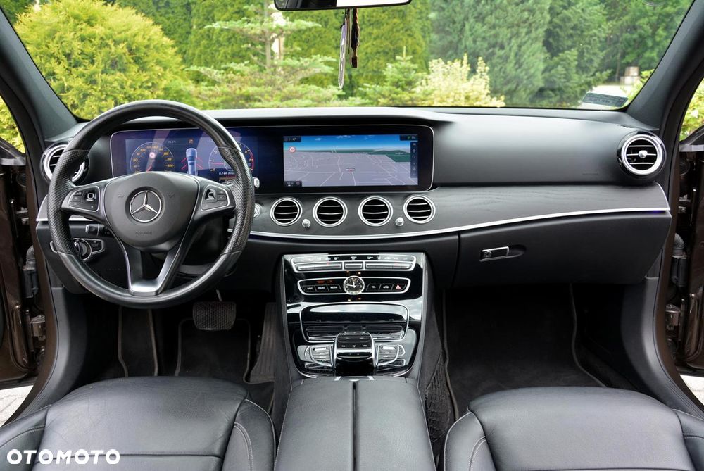 Mercedes-Benz Klasa E 250 9G-TRONIC - 24