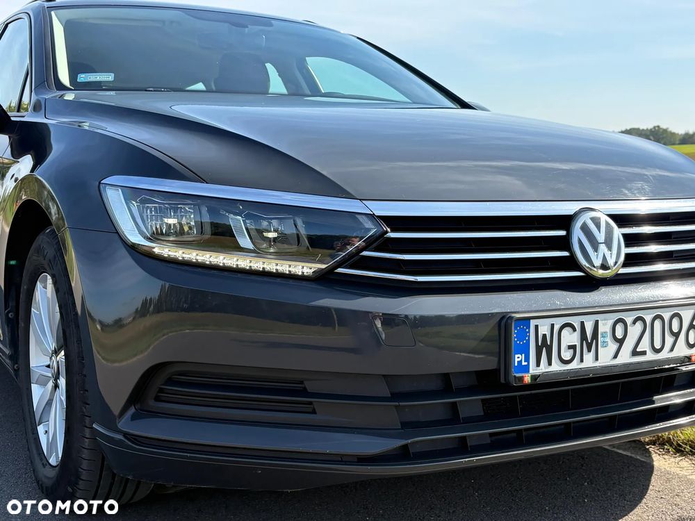 Volkswagen Passat - 1
