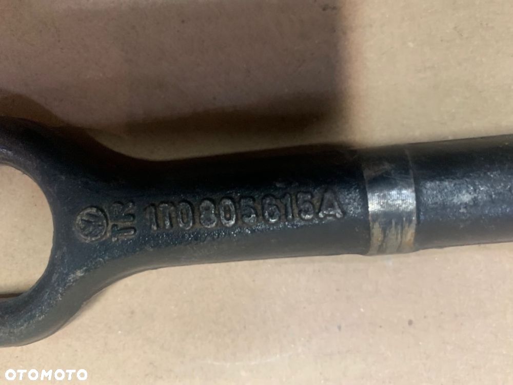 1T0805615 Wkrętka ucho holownicze skoda octavia 2 II lift vw passat touran - 2