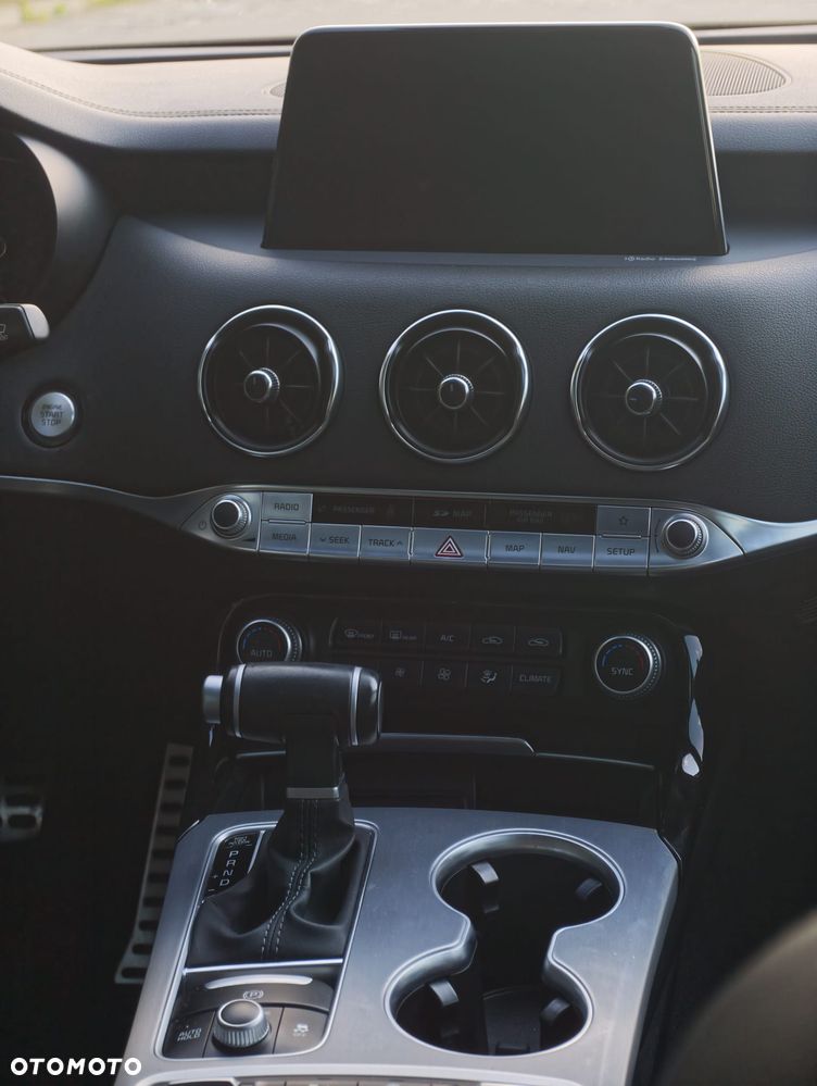 Kia Stinger - 11