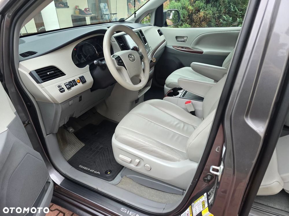 Toyota Sienna 3.5 V6 XLE AWD - 18