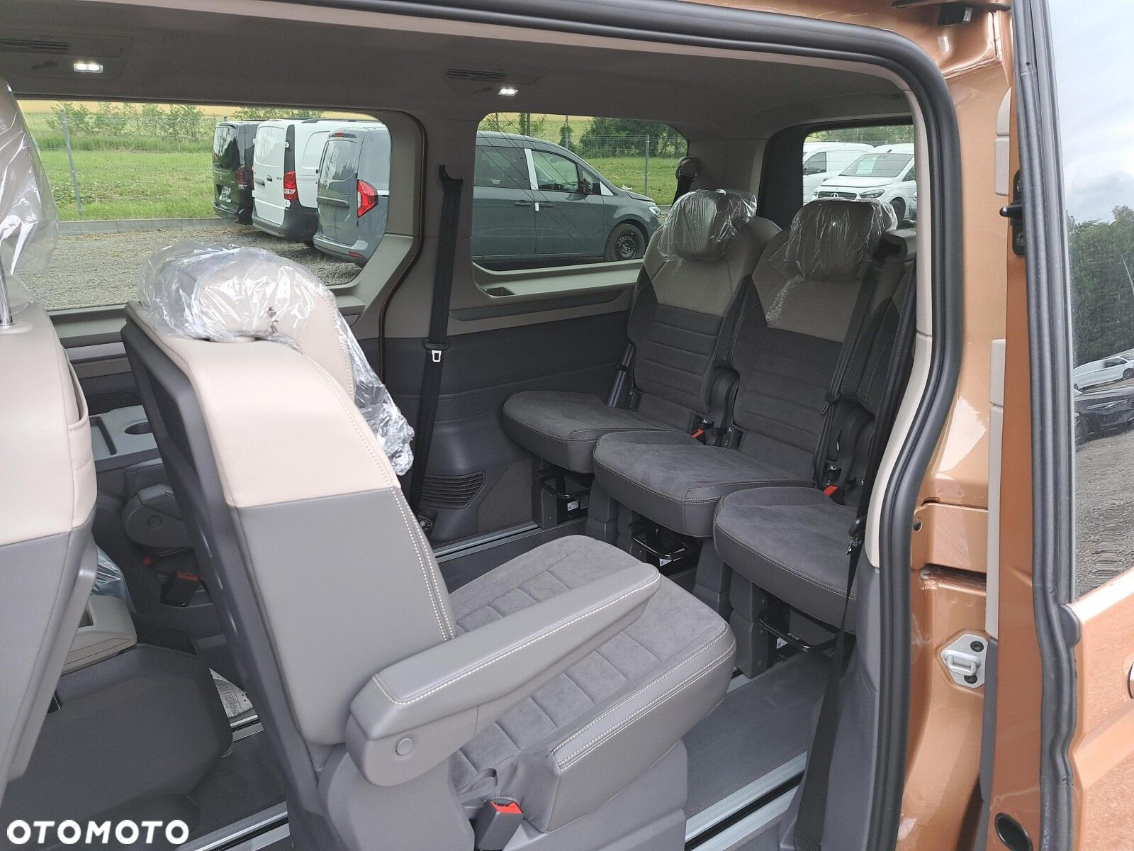Volkswagen Multivan - 16
