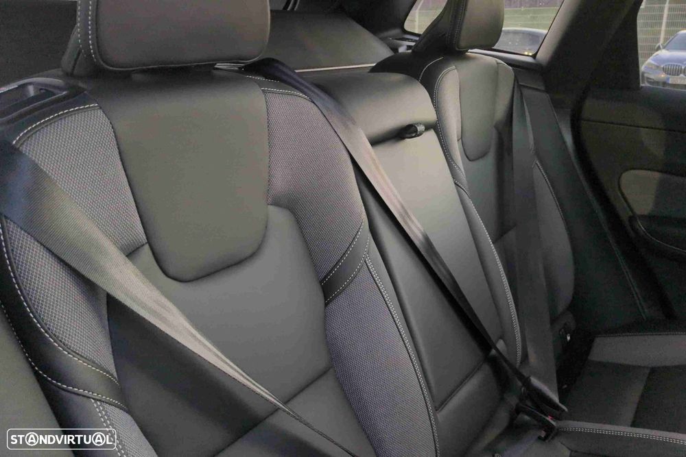 Volvo XC 60 2.0 T6 PHEV Plus Dark AWD - 16