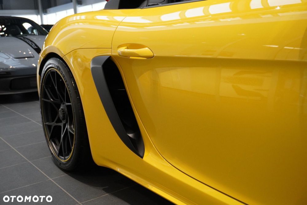Porsche 718 Spyder - 8