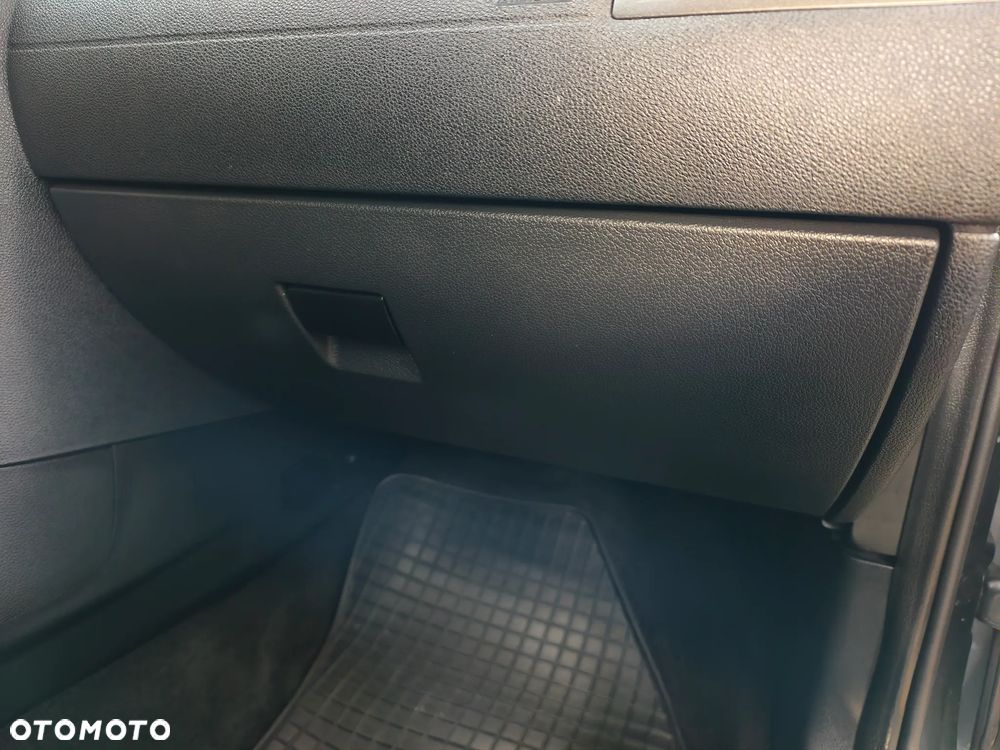 Ford Mondeo 1.8 Ghia - 19