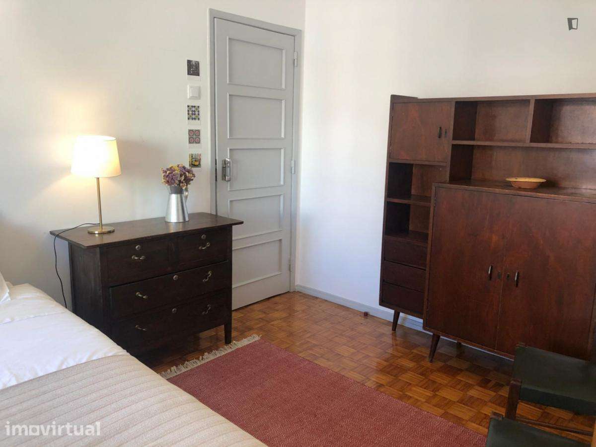 Quarto - localizado em Anjos Lisbon - Grande imagem: 4/39