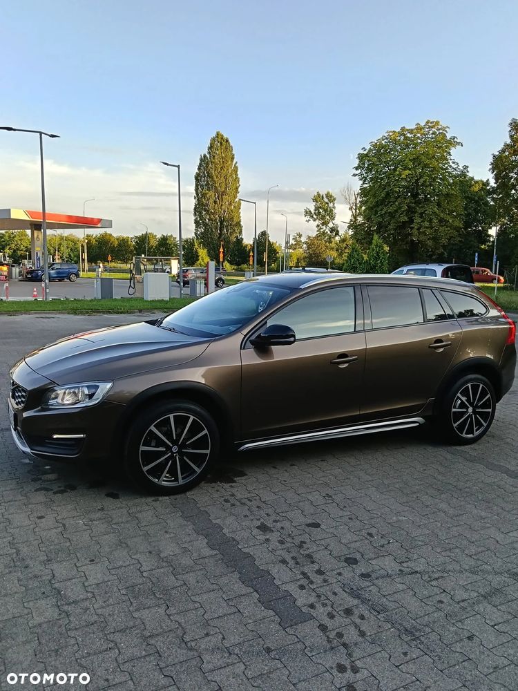 Volvo V60 Cross Country D3 Drive-E Momentum - 1