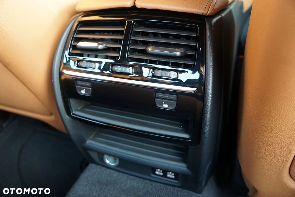 BMW Seria 5 M550i xDrive sport - 25