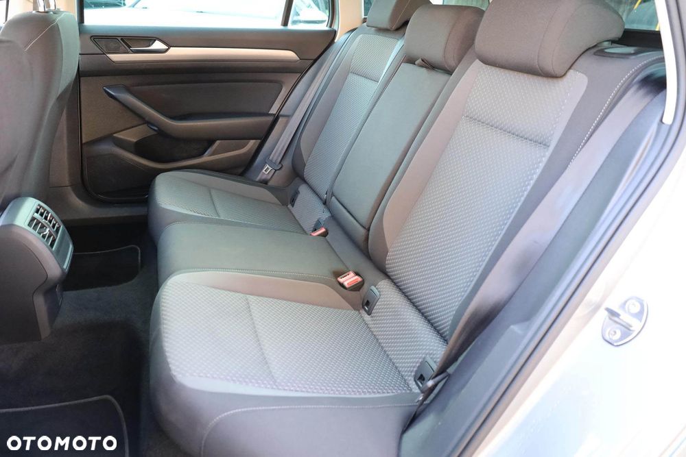 Volkswagen Passat 2.0 TDI EVO Essence - 38