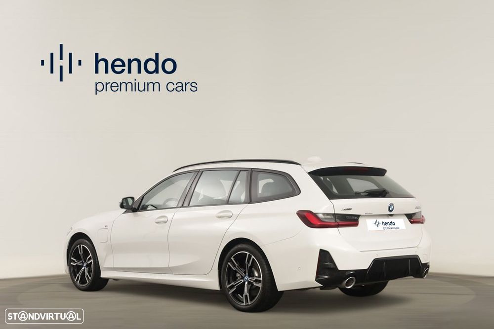 BMW 330 e Pack Desportivo M Auto — fotografia 4