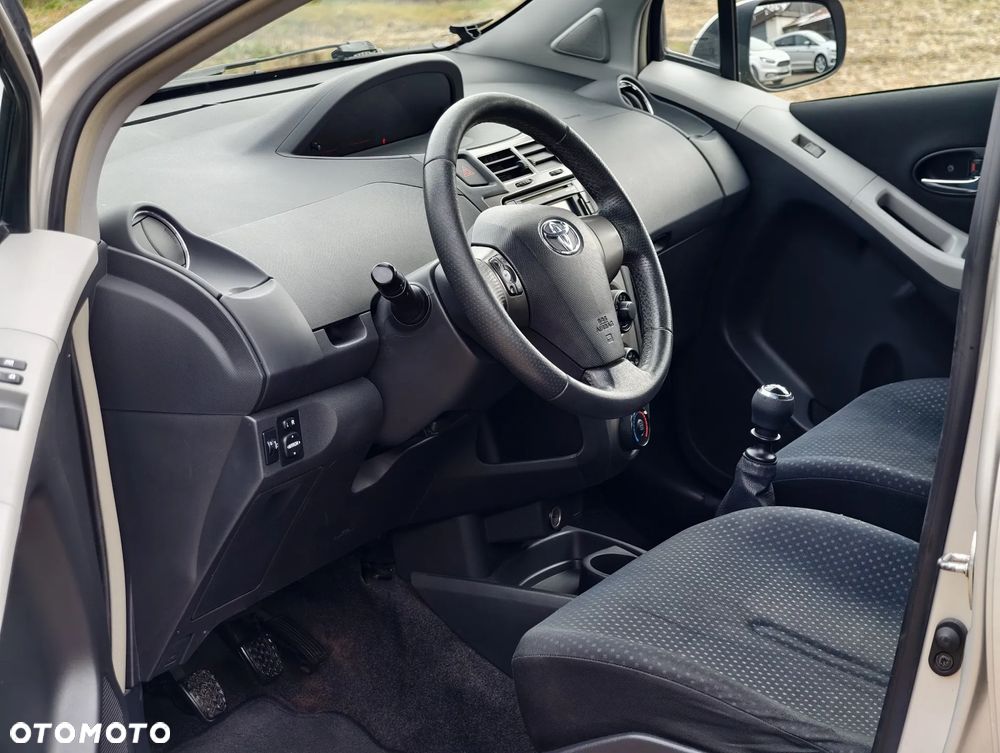 Toyota Yaris 1.33 Premium - 7