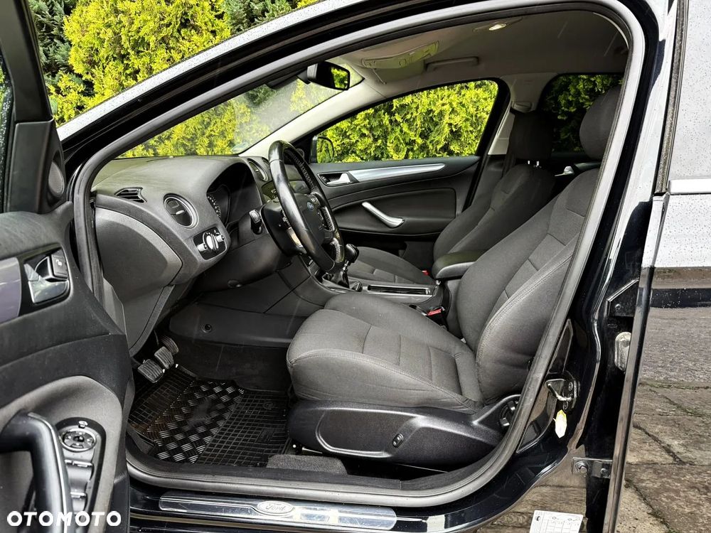 Ford Mondeo - 22