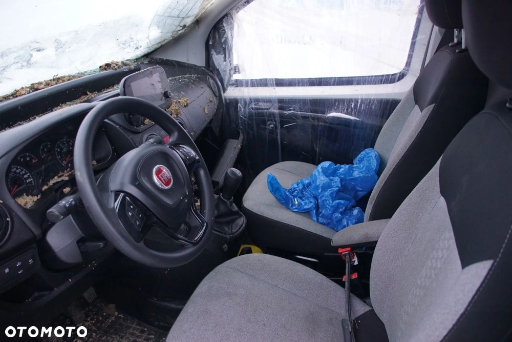 Auto na części - Fiat Fiorino III Lift 1.3 Multijet 73504436 46342387 249 2022R Silnik Skrzynia Drzwi Maska Błotnik Zderzak Szyba Lampa Klamka Deska Kokpit Sterownik Moduł Czujnik Licznik Wyświetlacz Panel Kierownica - 11