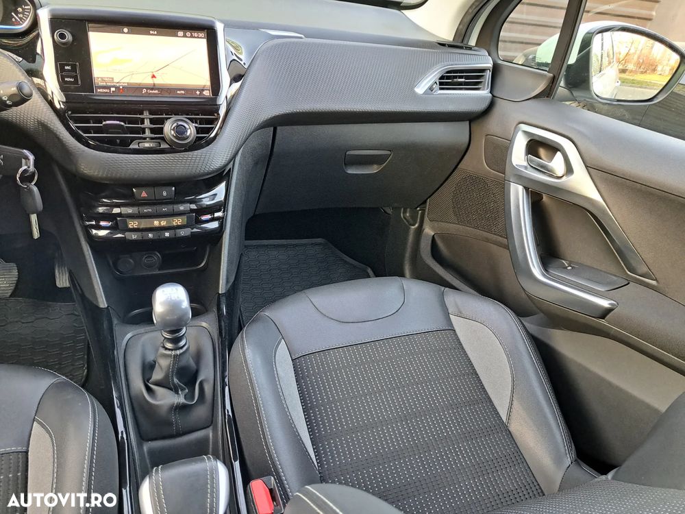 Peugeot 2008 PureTech 130 GPF Stop&Start Allure - 23