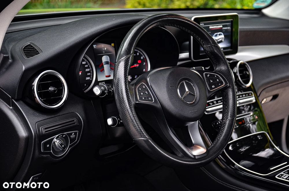 Mercedes-Benz GLC 250 4Matic 9G-TRONIC Exclusive - 26