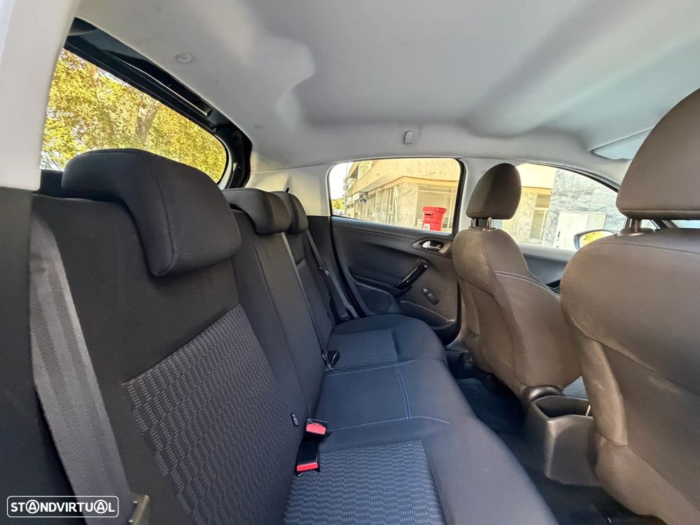 Peugeot 208 1.2 PureTech Style - 25