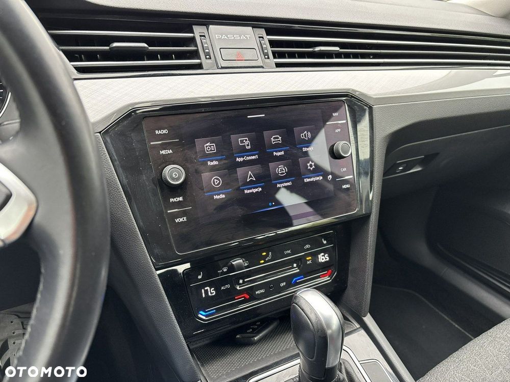 Volkswagen Passat - 19